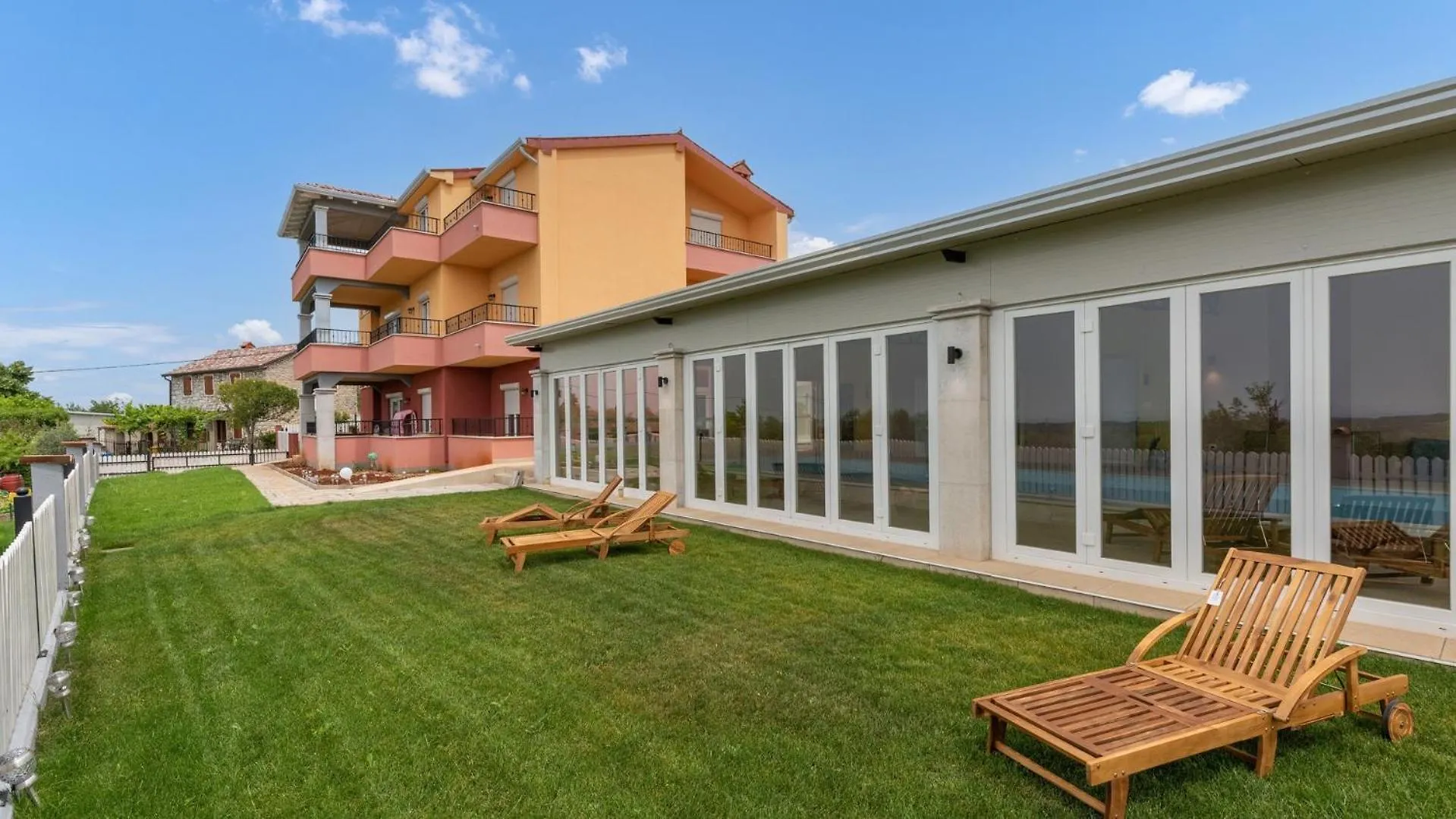 Guest house Villa Damian Materada